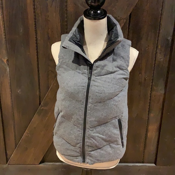 Gap Heathered Grey primaloft 63% wool vest - Picture 5 of 15